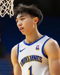 ESPN更新选秀榜：杨瀚森狂升18位列第41名，被勇士选中合作库里？